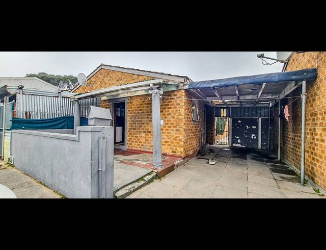 3 BEDROOM FREEHOLD FOR SALE IN LENTEGEUR
